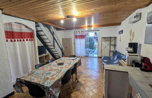 Roquefort-des-Corbieres Cabaña | Gîte La Capelle for 7 People, with Pool