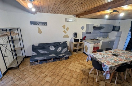 Roquefort-des-Corbieres Cabaña | Gîte La Capelle for 7 People, with Pool