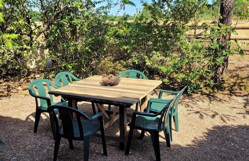 Saint-Saud-Lacoussiere Casa | Gite La Vigne; charming authentic renovated farmhouse in Dordogne