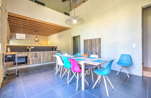 Chassaignes Casa | 'Gîte La Grange' con piscina compartida, terraza privada y Wi-Fi
