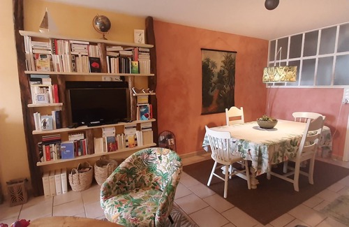 Saint-Savinien Casa | Gîte "La P'tite Jeannette", between land and sea, on the banks of the Charente.