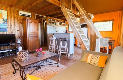 Trets Cabaña | LA CASA RURAL PINAR CON PISCINA PRIVADA SOBRE EL SUELO