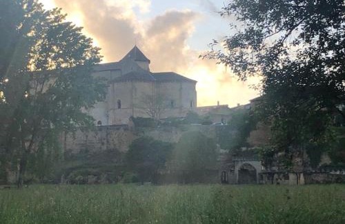 Saint-Macaire Casa | Gite le 23 dans cite médiévale