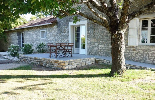 Saint-Romain-de-Benet Casa | Gîte le chai - 5-person family gîte in a peaceful setting between the countryside and the ocean
