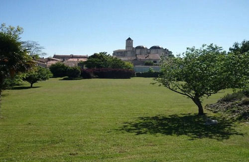 Saint-Romain-de-Benet Casa | Gîte le chai - 5-person family gîte in a peaceful setting between the countryside and the ocean
