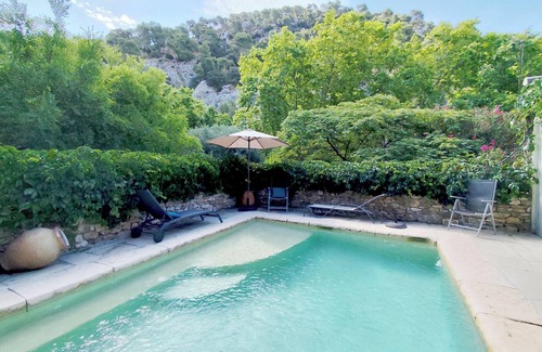 Robion Casa | Casa de carácter en Robion 35 m² para 2 a 3 personas con piscina compartida