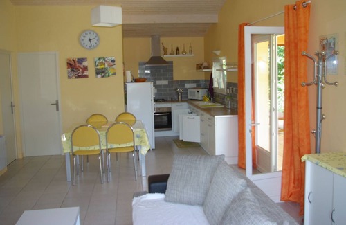 Savignac-de-Miremont Cabaña | Gite LE HIBOU with garden and swimming pool covered terrace