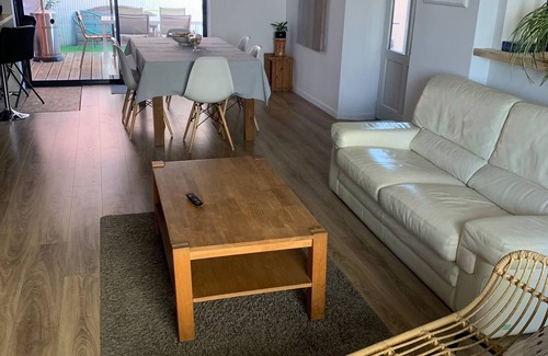 Jean Jaures Cabaña | Casa rural Le Mans, 4 dormitorios, 8 personas