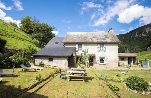 Beaudean Casa | Gite le Ruisseau 12 pers 7 chambres label Altamonta