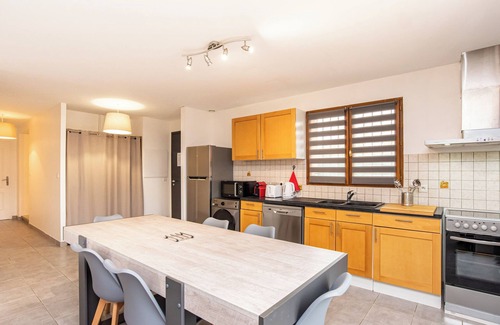 Gratentour Casa | GITE LES TOURNESOLS House, Garden, secure parking, air conditioning, Netflix, 4 pers