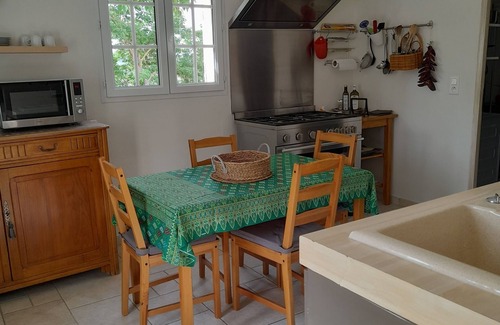 Mormoiron Casa | Gîte ''Les Vignes'', heated swimming pool, breathtaking view at the foot of Mt Ventoux