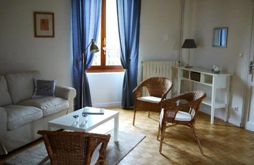 Vigny Casa | Gite Les Volets Rouges