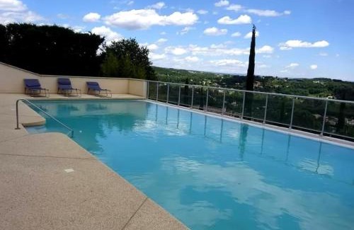 Joyeuse Casa | gite location climatisé avec Piscine commune en Ardèche