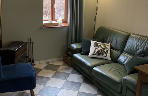 Aleu Cabaña | Gite Loutre - charming riverside cottage, tranquil and dog-friendly