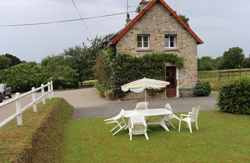 Le Lorey Cabaña | Encantador alojamiento con WIFI, mascotas, jardín y parking cerca de Marigny