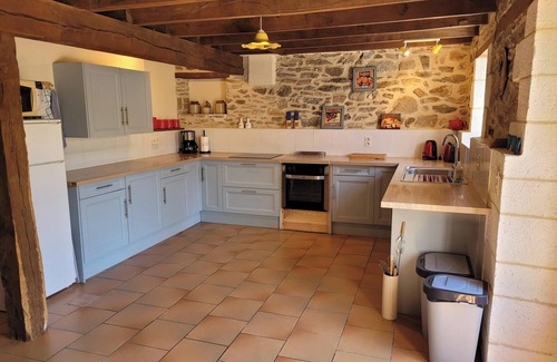 Saint-Saud-Lacoussiere Casa | "Gite Merlot" -a spacious, comfortable 5-bedroom countryhouse in French Dordogne