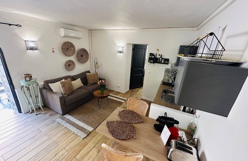 Le Bar-sur-Loup Apartamento | Apartamento-Romántico-Habitación con desagüe-Vista a la Piscina-Meublé Touris...