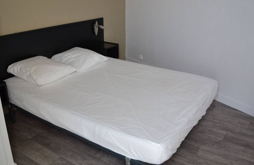 Verruyes Casa | ALQUILER N ° 7 DENTRO DE UN PUEBLO ALBERGUE CON PISCINA CLIMATIZADA Y JACUZZI