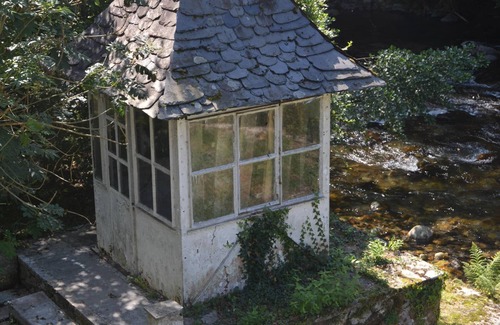Aleu Casa | Casa rural al borde del Arac en un entorno verde con piscina