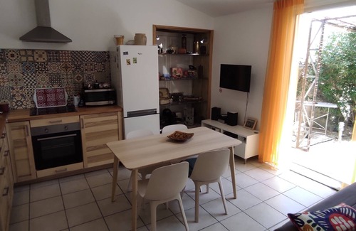 Entrechaux Apartamento | Gîte Romarin, between vineyards and olive groves.