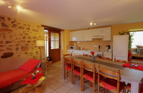 Saint-Cyr-de-Valorges Cabaña | Gite Saint-Cyr-de-Valorges, 4 bedrooms, 8 persons