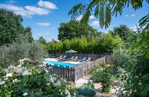 Pujaudran Cabaña | Gîte Saint-Jacques-de-Compostelle, 2 rooms, 2 bathrooms, very cool in summer, very large terrace 1 to 4 people - shared outdoor pool - private jacuzzi optional