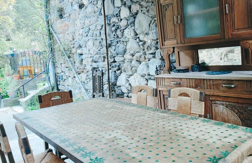 Saint-Andre-de-Valborgne Apartamento | Gîte & Table d'hôtes by the river in the Cévennes