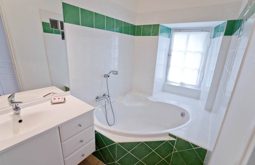 Villamblard Casa | Gite Vert, 2 room apartment located on the first floor