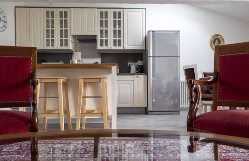 Latresne Casa | Gîte Vignes at Chateau Gassies, a 65 sqm apartment for 2 to 4 people.