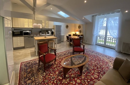Latresne Casa | Gîte Vignes at Chateau Gassies, a 65 sqm apartment for 2 to 4 people.