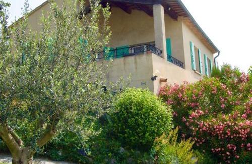 Les Granges-Gontardes Casa | Gite Villa des Sources