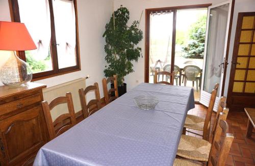 Les Granges-Gontardes Casa | Gite Villa des Sources