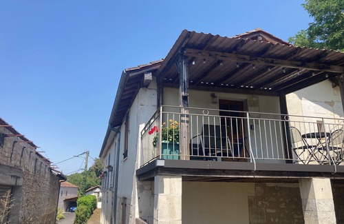 Brantome-en-Perigord Cabaña | Gite with pool access in the heart of Brantome