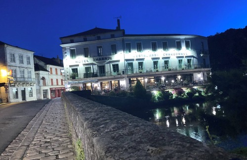 Brantome-en-Perigord Cabaña | Gite with pool access in the heart of Brantome