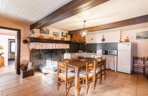Thebe Casa | GÎTE con gran chimenea - vistas a los Pirineos - Wifi gratuito