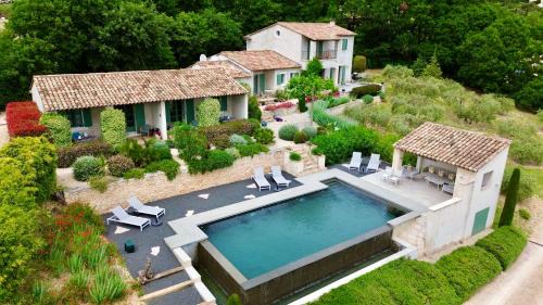 Saint-Saturnin-les-Apt Apartamento | Gite with Pool, 900 metres walk to Saint Saturnin Les Apt