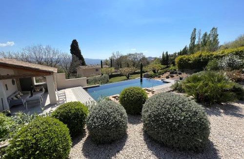 Saint-Saturnin-les-Apt Apartamento | Gite with Pool, 900 metres walk to Saint Saturnin Les Apt