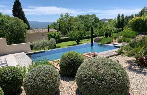 Saint-Saturnin-les-Apt Apartamento | Gite with Pool, 900 metres walk to Saint Saturnin Les Apt