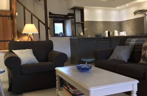 Benest Cabaña | Casa rural con jardín privado y preciosas vistas en un entorno tranquilo