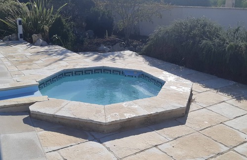 Arles Cabaña | Gite with swimming pool and jacuzzi