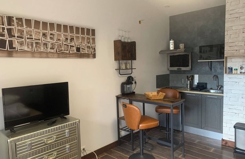 Dampierre Cabaña | GÎTES 23M2 con terraza, acceso a la piscina y sauna