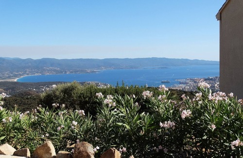 Alata Casa | Villa a 10 minutos de las playas y vistas panorámicas al mar