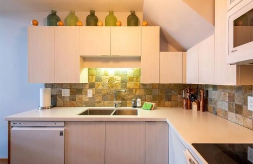 Whistler Condominio | Glacier Lodge: Steps to Trails & Nature