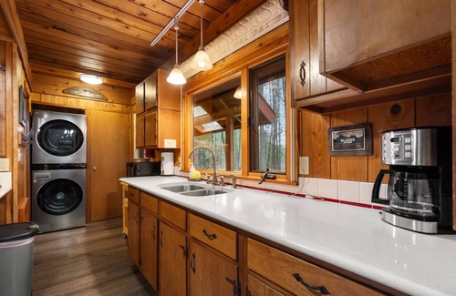 West Glacier Cabina | Glacier Park and Golf Course Views