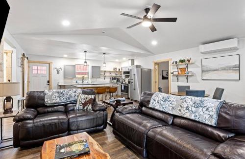 Ashford Casa | Glacier Run, Hot Tub, Sauna,Movie Theater, WiFi, EV