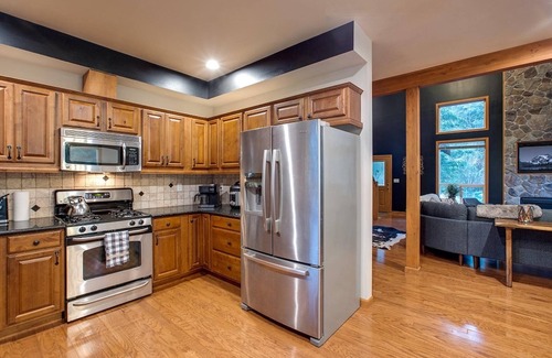 Warnick Cabina | Glacier Springs Cabin #20 - Elegant Country Home