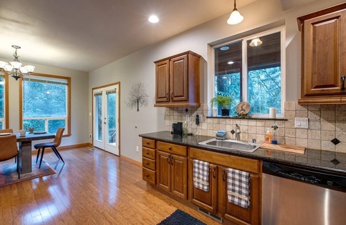 Warnick Cabina | Glacier Springs Cabin #20 - Elegant Country Home