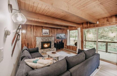 Warnick Chalet De Esquí | Glacier Springs Cabin 27 - A private 2-story cabin pet-friendly