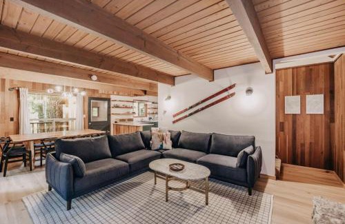 Warnick Chalet De Esquí | Glacier Springs Cabin 27 - A private 2-story cabin pet-friendly
