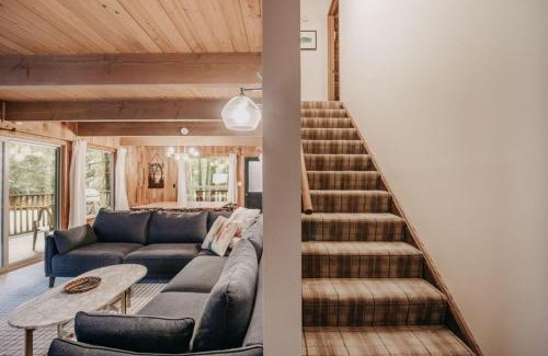 Warnick Chalet De Esquí | Glacier Springs Cabin 27 - A private 2-story cabin pet-friendly